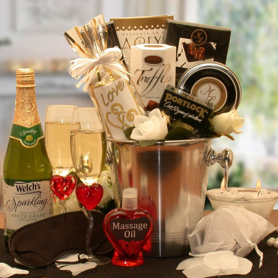 Gift Ideas Couples
 Deluxe Romantic Evening For Two Gift Basket