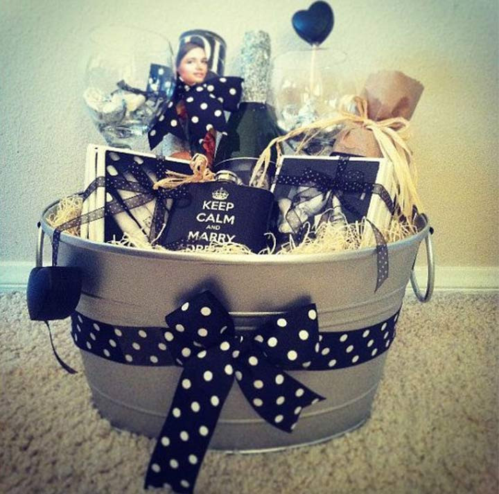 Gift Ideas For A Couple
 15 Out The Box Engagement Gifts Ideas For Your Favorite