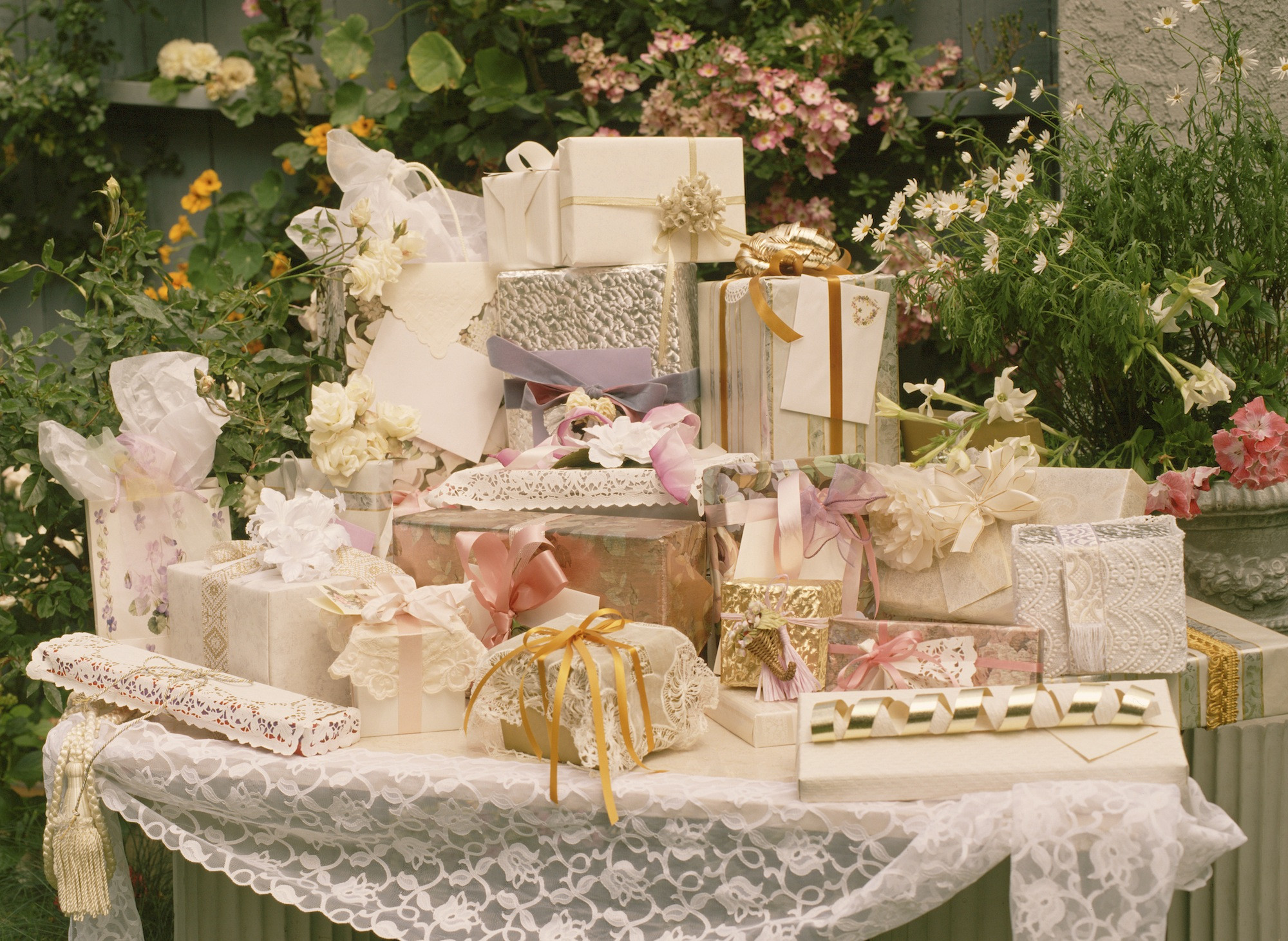 Gifts For Wedding
 How to Choose a Wedding Gift — Tips to Buy Wedding Gift