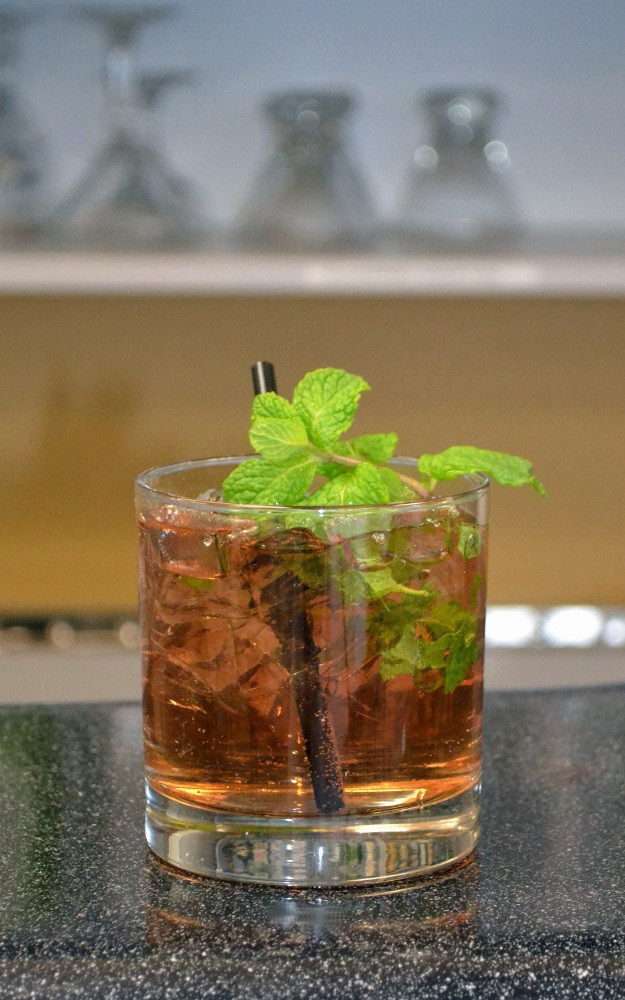 Ginger Ale Cocktails
 Mint & Ginger Ale Hennessy drink recipe with pictures