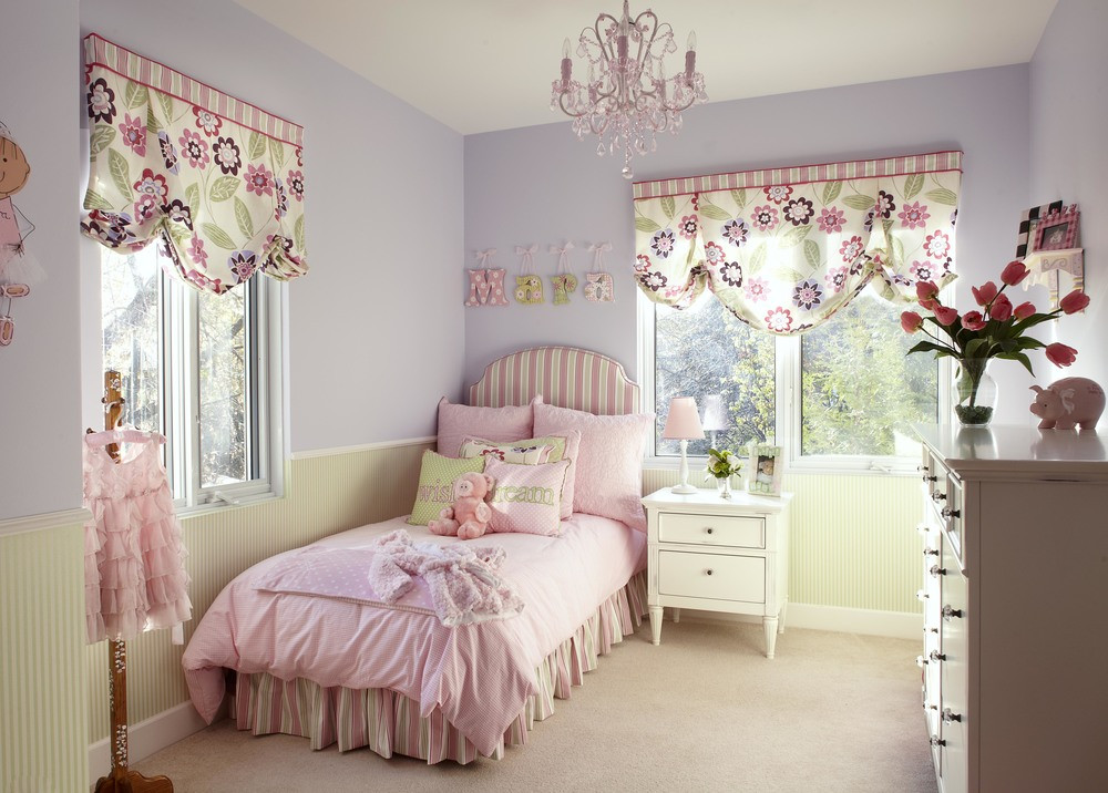 Girls Bedroom Room
 Pretty Pink Chandelier For Girls Room – HomesFeed