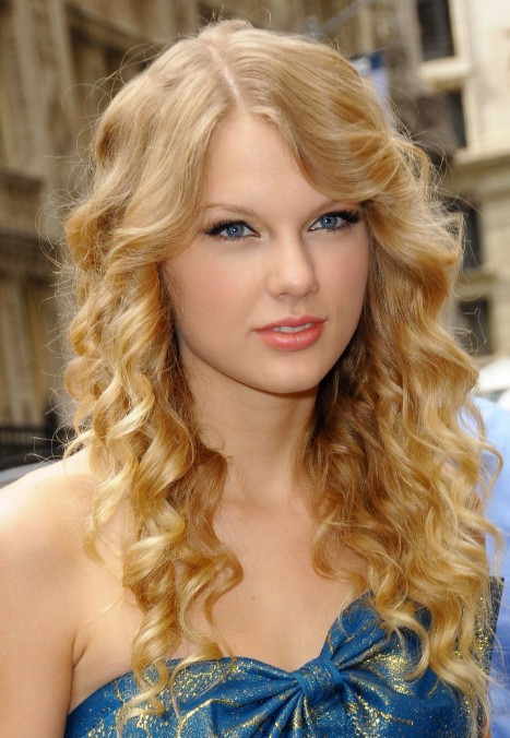 Girls Curls Hairstyles
 Hairstyles Weekly Some Styling Tips for Curly Hair Styles