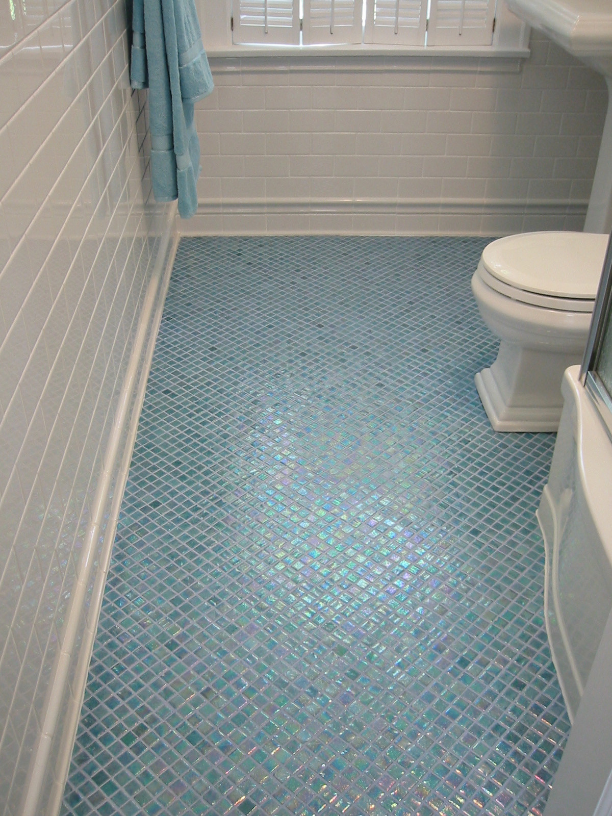 Glass Tile Bathroom Floor
 21 ceramic tile ideas for small bathrooms
