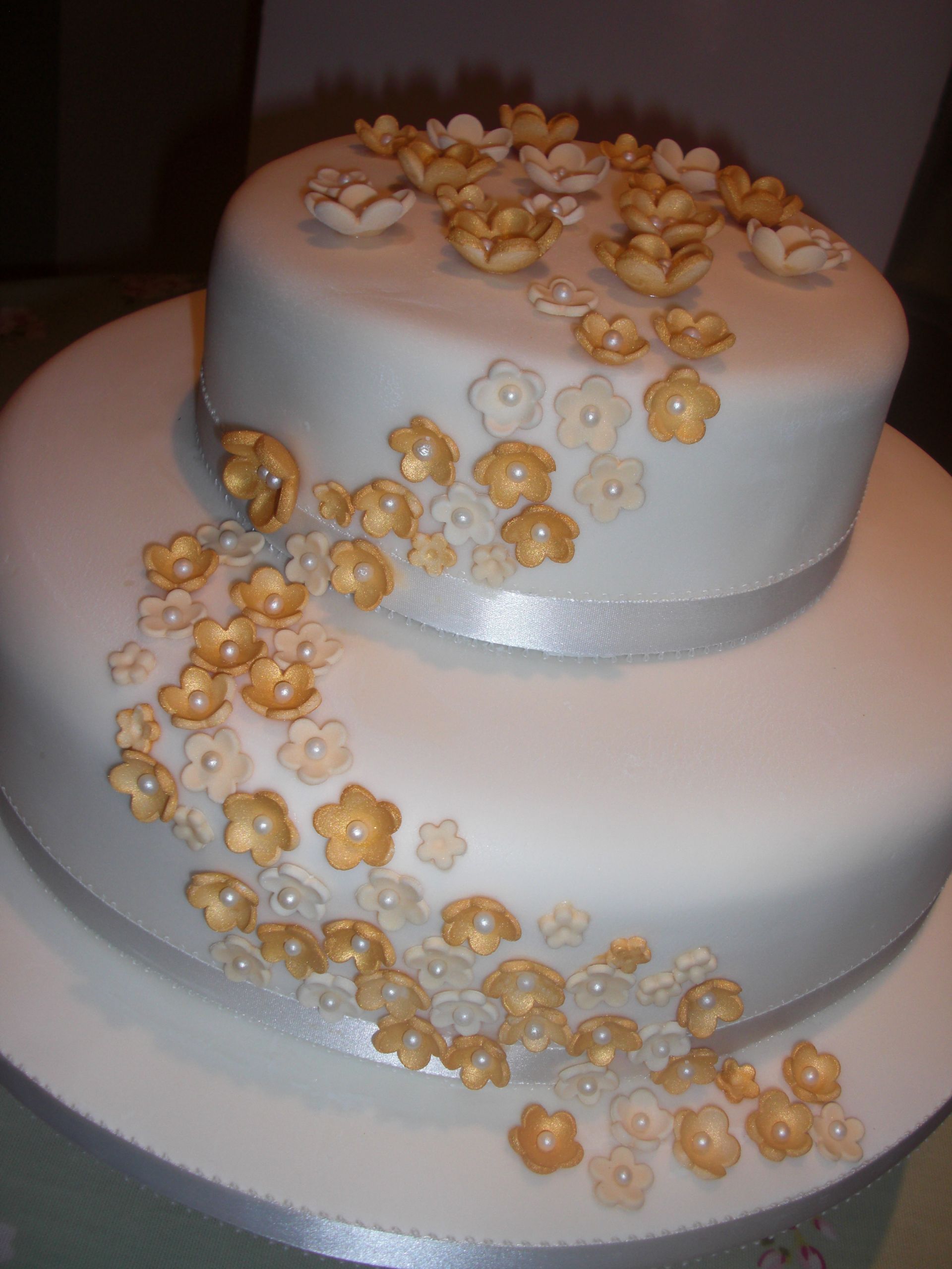 Golden Birthday Cake Ideas
 Golden Wedding Anniversary Cakes