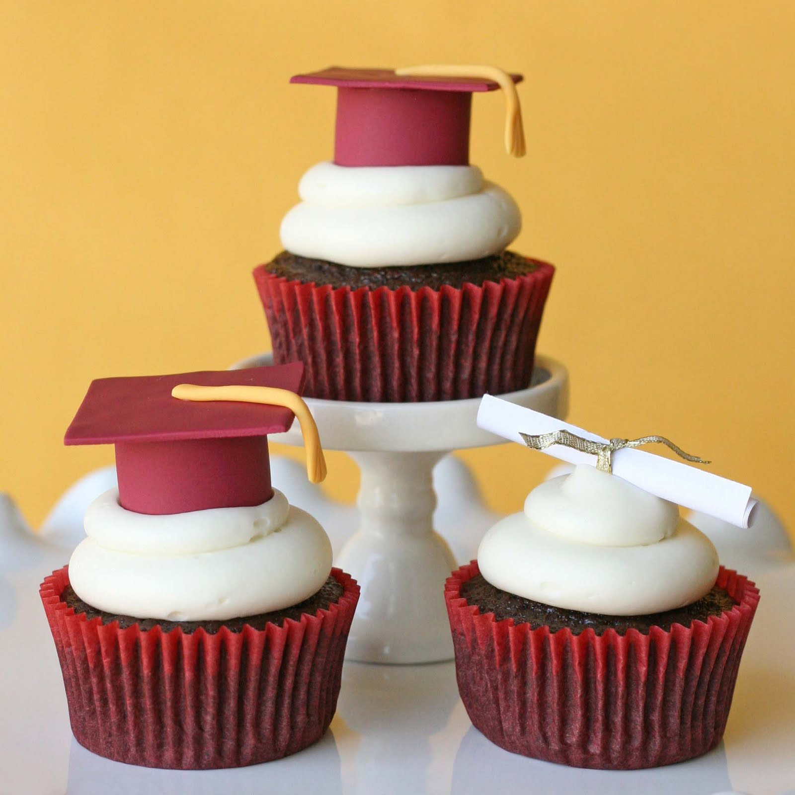 Graduation Party Cupcake Ideas
 Graduation Cupcakes and How To Make Fondant Graduation