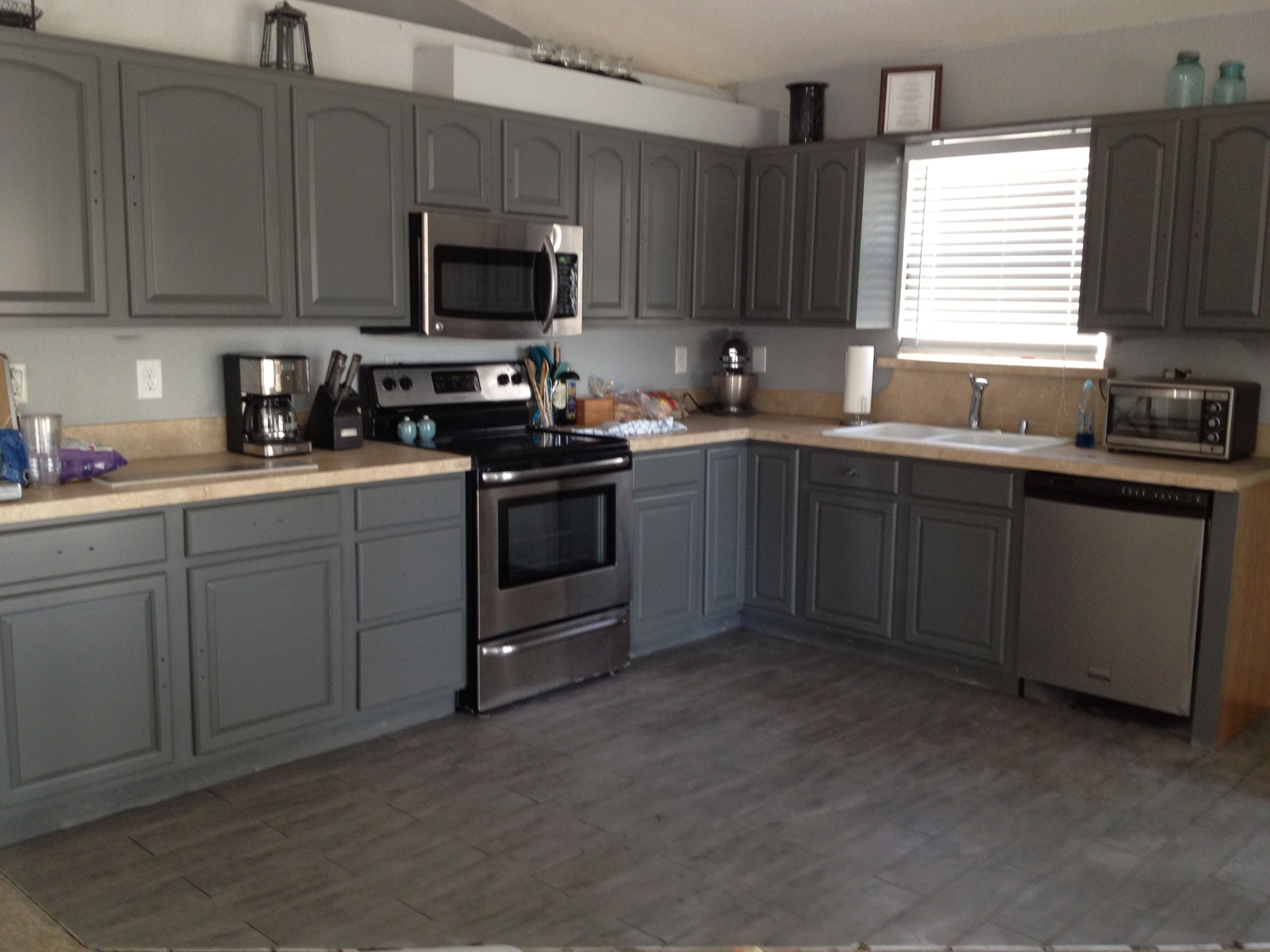 Gray Tile Kitchen
 gray kitchen