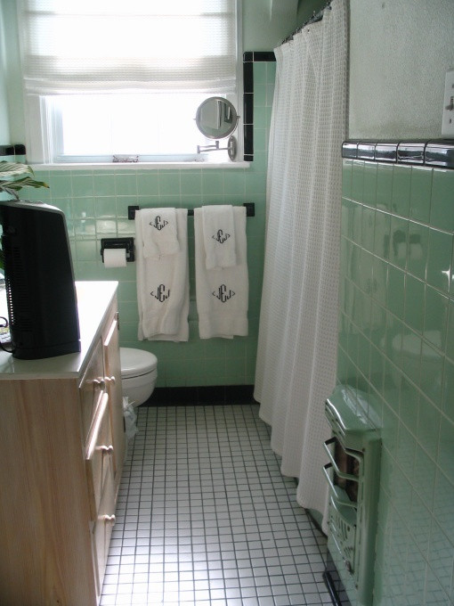 Green Bathroom Tiles
 36 1950s green bathroom tile ideas and pictures