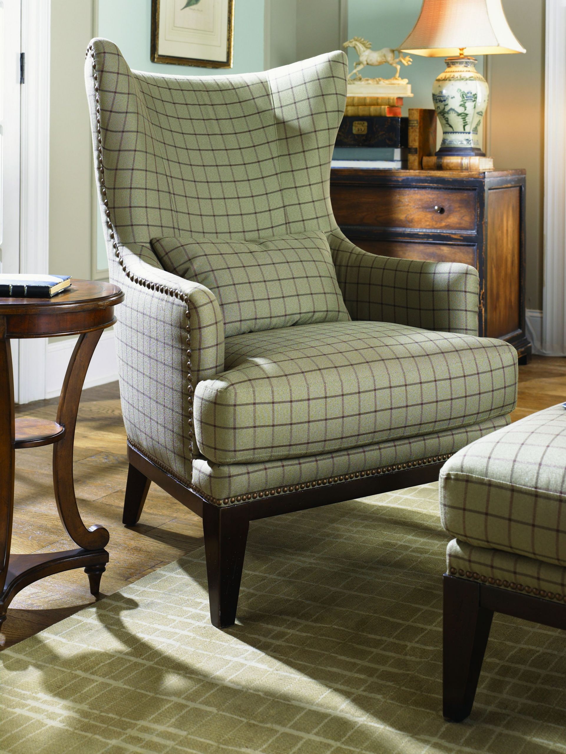 Green Living Room Chairs
 Perfect Chairs With Ottomans For Living Room – HomesFeed