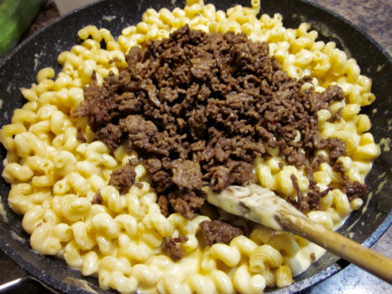 Ground Beef And Mac And Cheese
 Macaroni and Cheese with Ground Beef – My Favourite Pastime