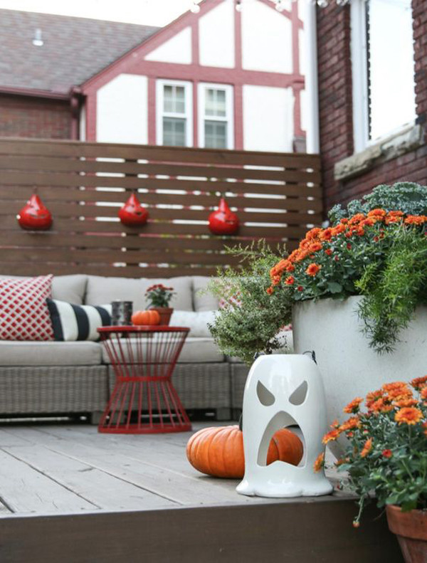 Halloween Balcony Decorating Ideas
 10 Prettiest Balcony Ideas From Thanksgiving To Halloween