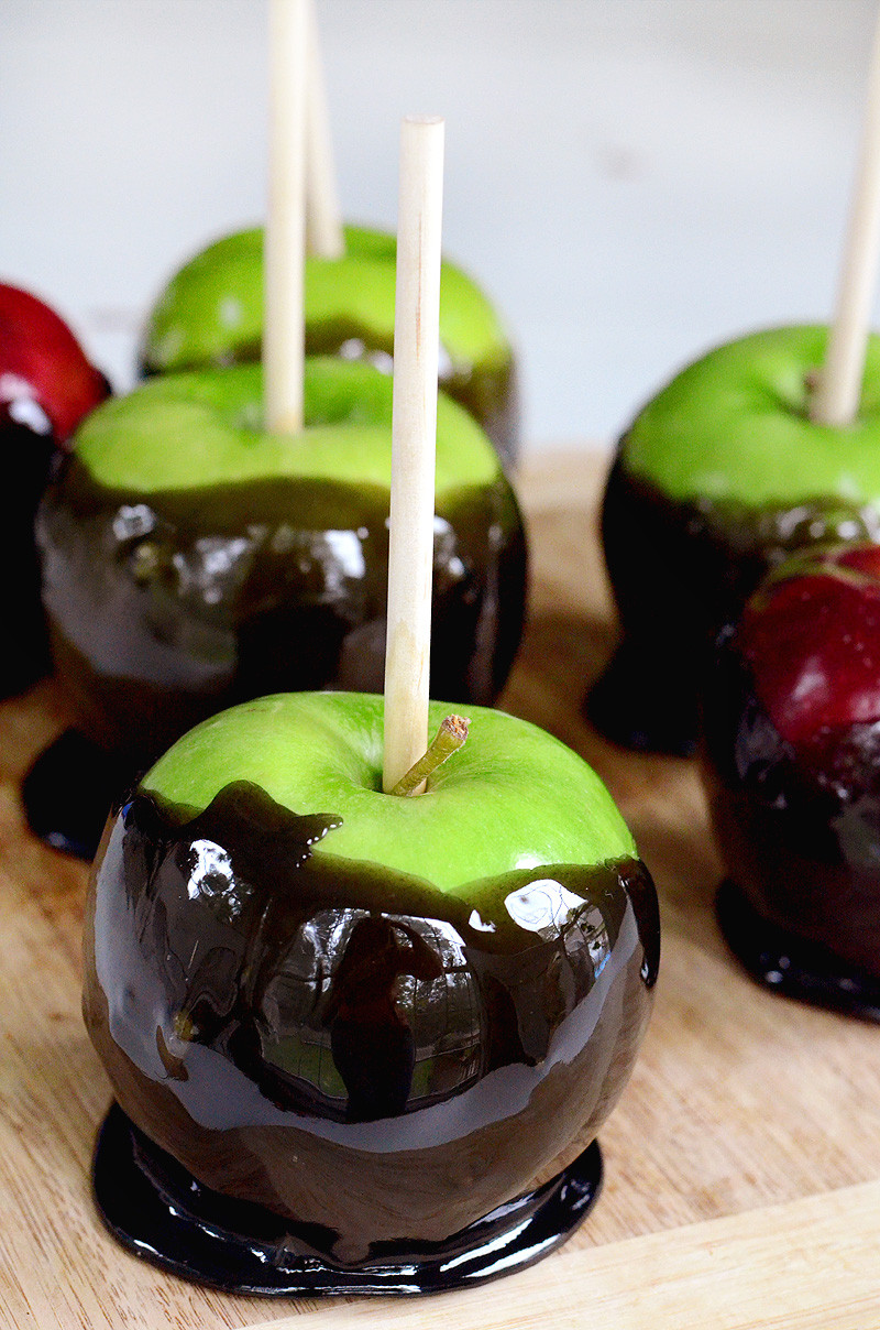 Halloween Caramel Apples
 Fun Easy Halloween Food Ideas