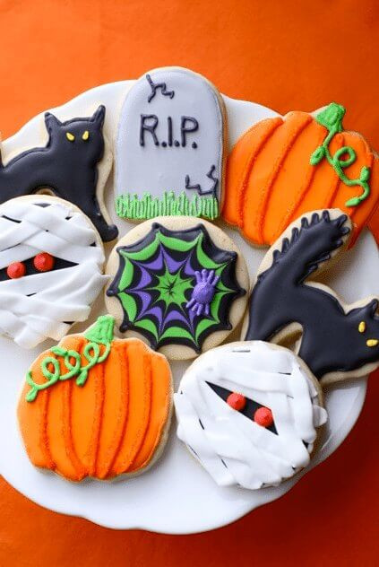 Halloween Decorated Sugar Cookies
 Easy Halloween Cookie Recipes for Kids 20 Halloween