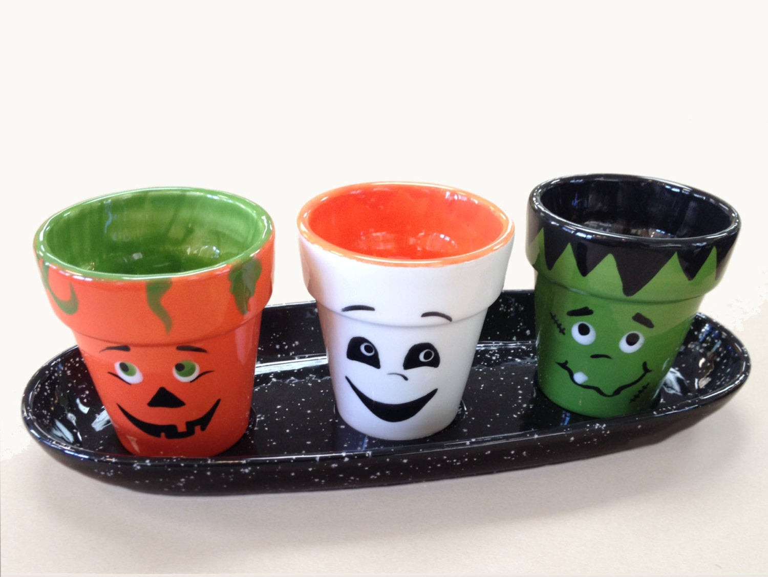 Halloween Flower Pots
 Halloween flower pot set of 3 Cute by MineByDesignStudio