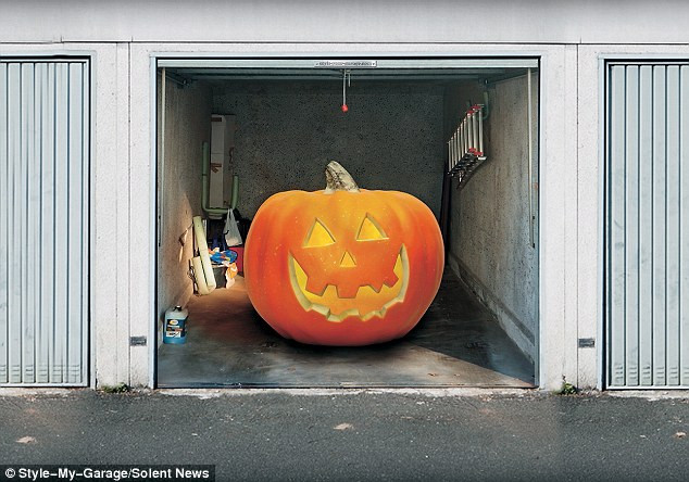 Halloween Garage Door Covers
 Halloween 2011 Spooky 3 D garage door covers by Thomas