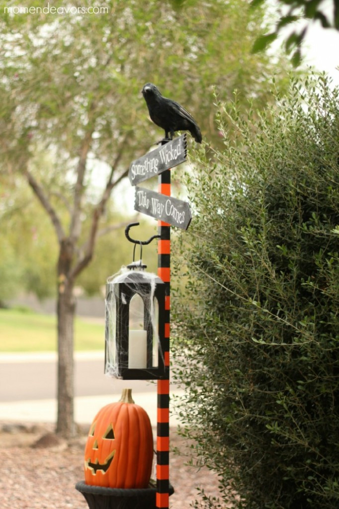 Halloween Lamp Post
 DIY Halloween Spooky Lantern Sign Post