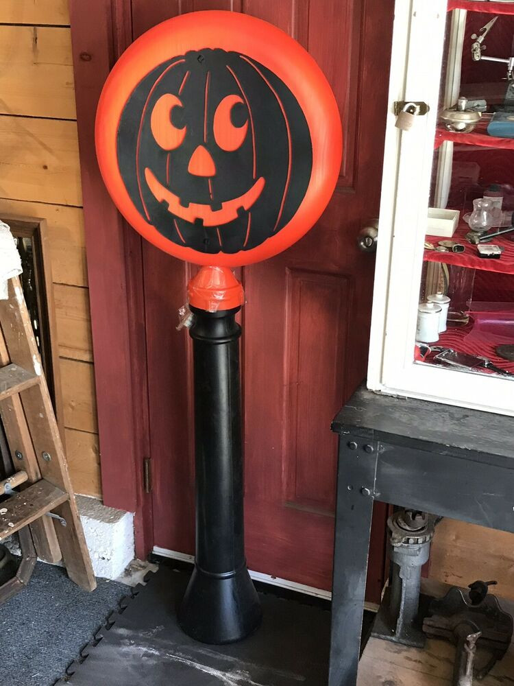 Halloween Lamp Post
 Vintage Union Products Halloween Silhouette Blow Mold