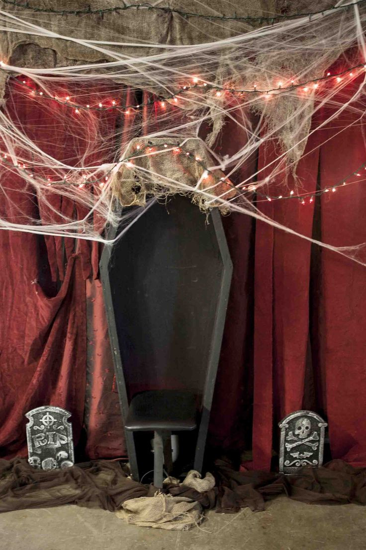 Halloween Party Photo Booth Ideas
 16 Inspirations for a Hair raising Halloween Party – Delegate