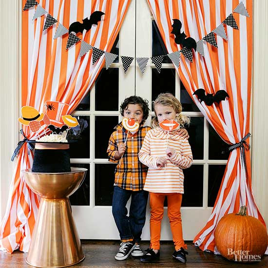 Halloween Party Photo Booth Ideas
 41 Creative Ideas for Halloween Party Themes