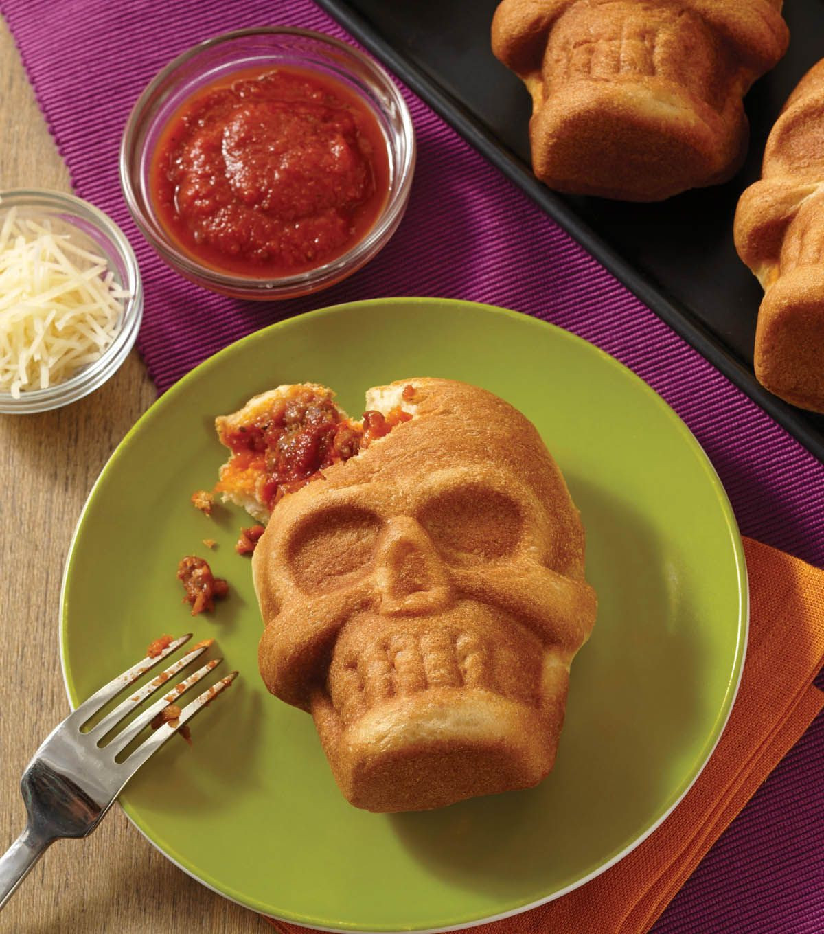 Halloween Pizza Party Ideas
 Stuffed Pizza SkullStuffed Pizza Skull