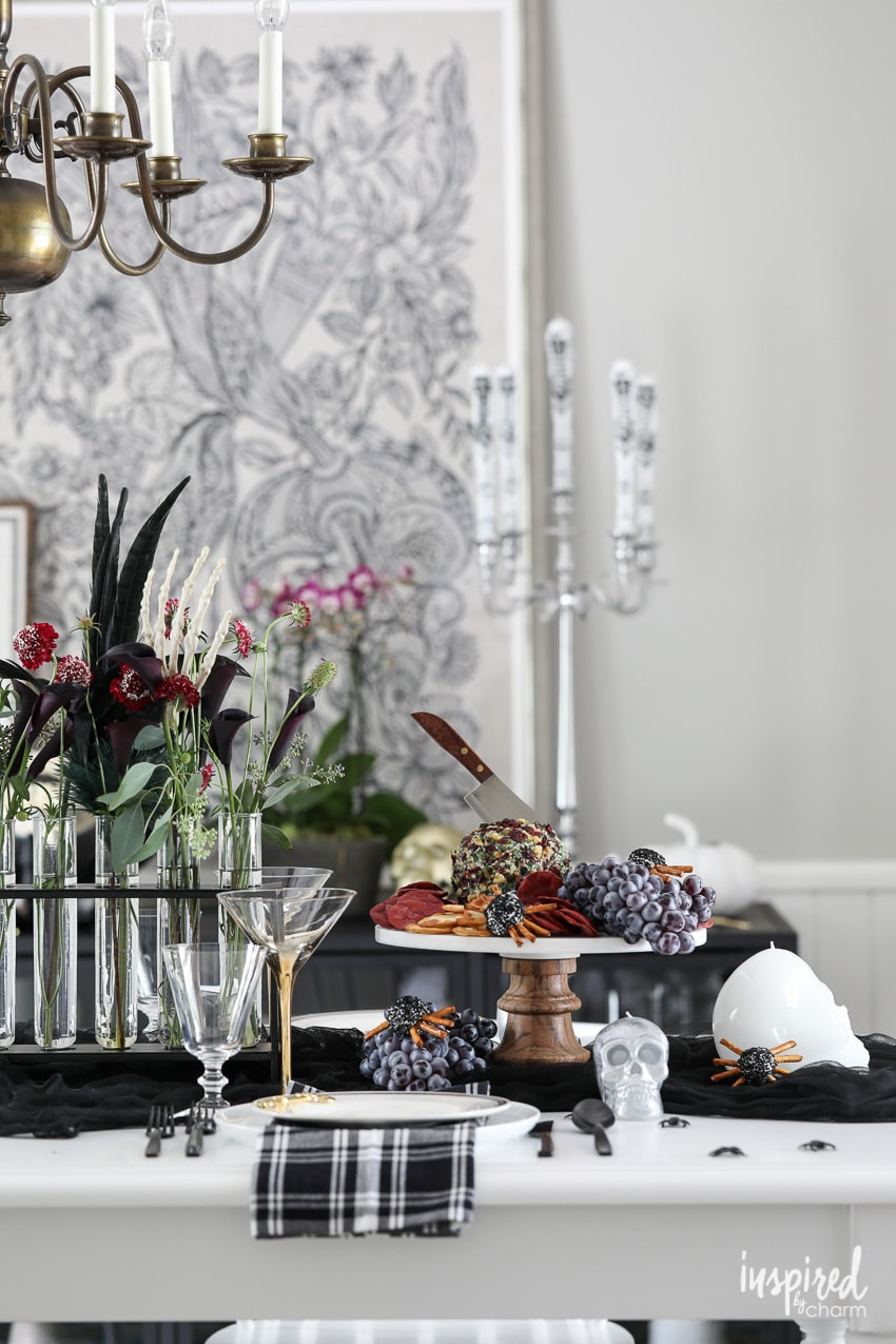 Halloween Table Ware
 The Ultimate Spooky Chic Halloween Table Decorations Ideas