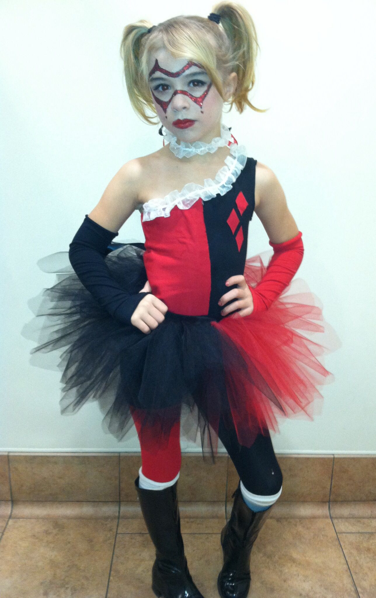 Harley Quinn Costume For Kids DIY
 Harley Quinn costume handmade no pattern sorry