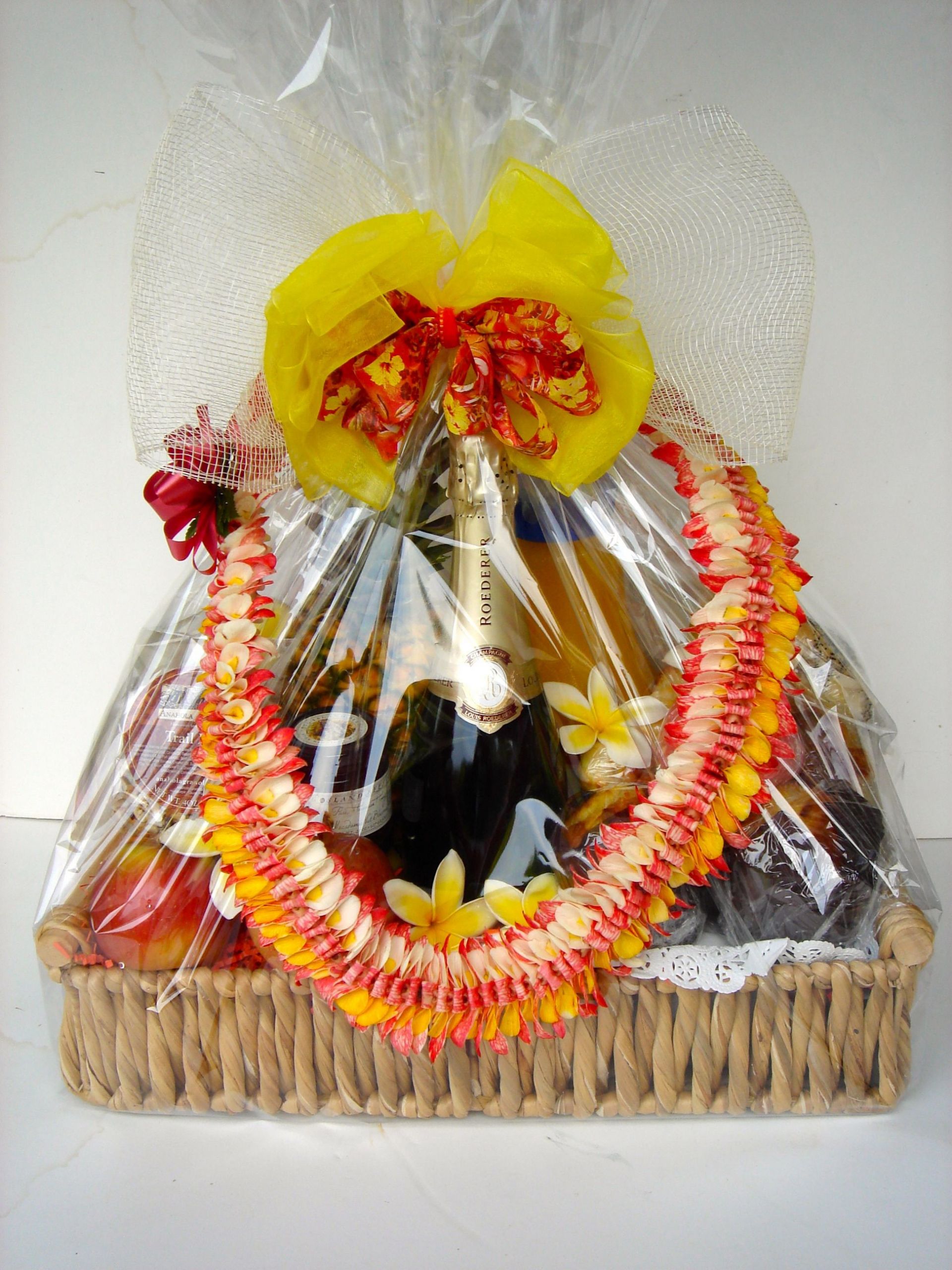Hawaiian Gift Basket Ideas
 Awesome custom Hawaiian t basket with gorgeous fresh