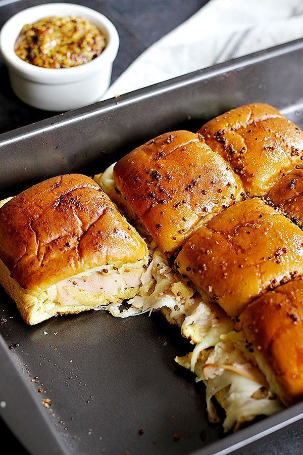 Hawaiian Rolls Turkey Sandwiches
 These 5 ingre nt Turkey Swiss Sliders are easy and