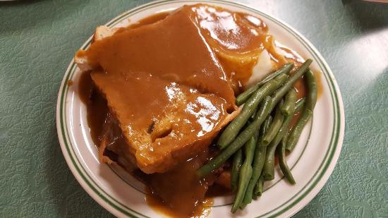 Hot Roast Beef Sandwiches With Gravy   Hot Roast Beef Sandwich Mashed Potatoes & Gravy and Green