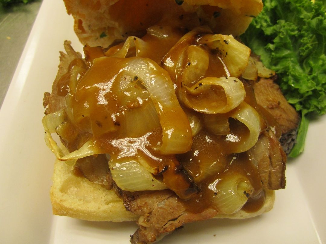 Hot Roast Beef Sandwiches With Gravy   Hot Roast Beef Sandwiches with Gravy