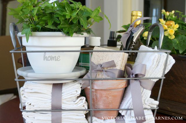Housewarming Gift DIY
 DIY housewarming t – make a pretty and practical t