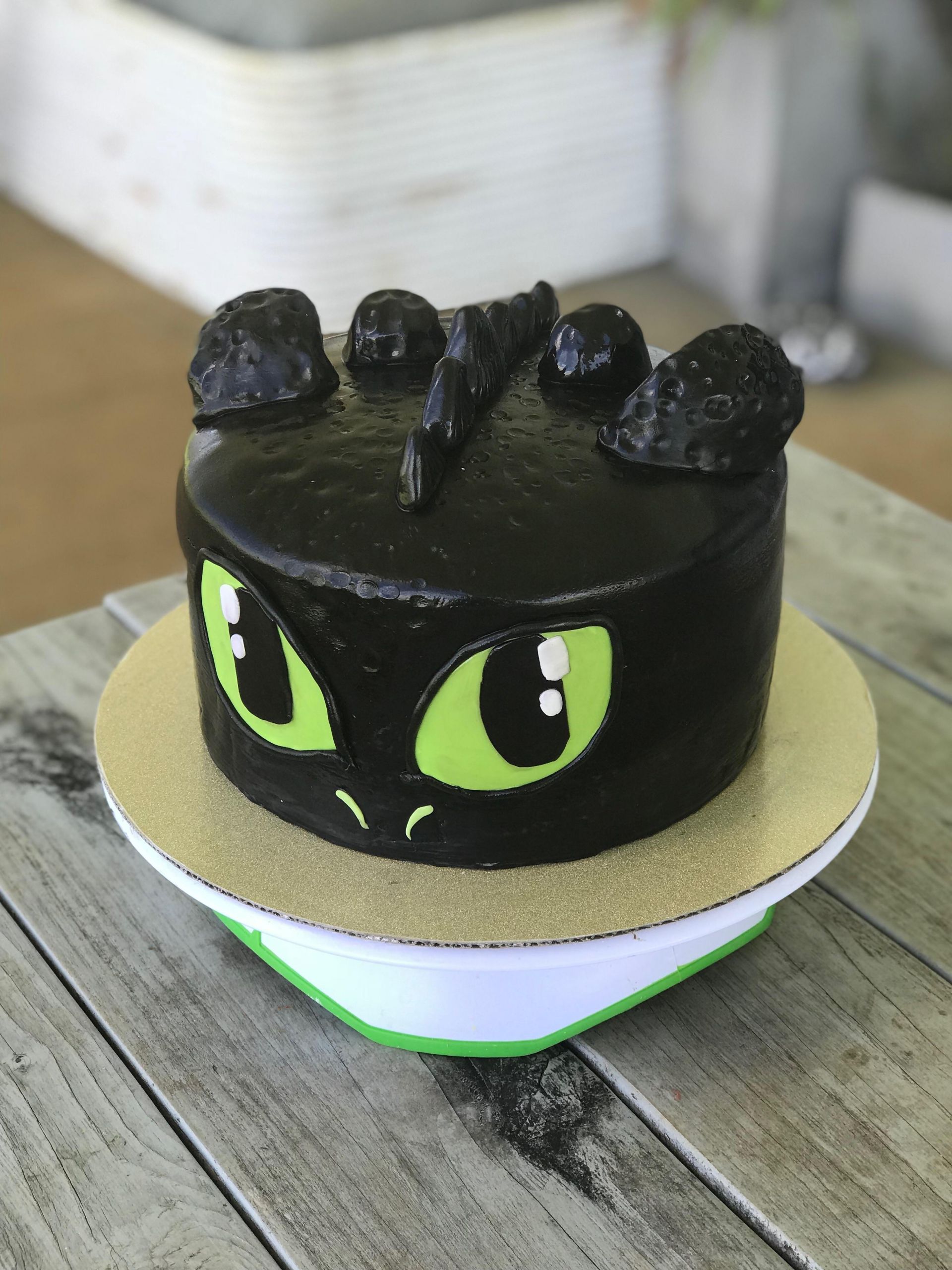 How To Train Your Dragon Birthday Cake
 How To Train Your Dragon "Toothless" Cake Baking