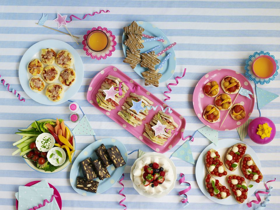Inexpensive Graduation Party Food Ideas
 How to Host a Cheap but Nice Graduation Party