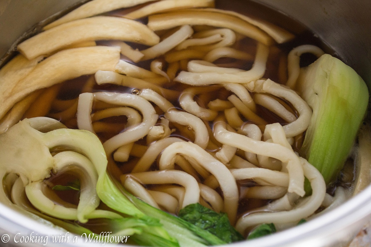 Instant Udon Noodles
 Ve able Udon Noodle Soup with Red Amaranth and Bok Choy