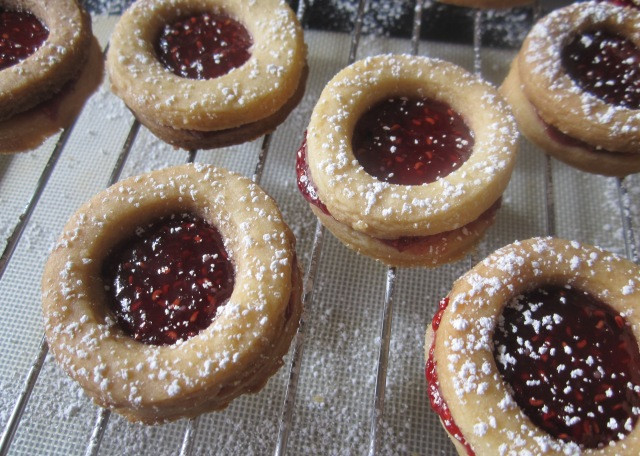 Jam Filled Shortbread Cookies
 taste area Shortbread cookies with raspberry jam filling