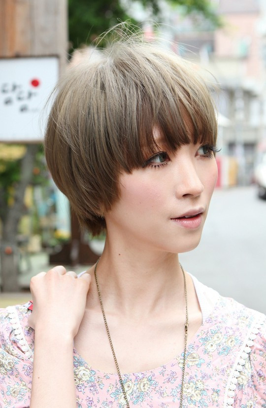 Japanese Hairstyle Female
 Beautiful Bowl Cut with Retro Fringe Short Japanese