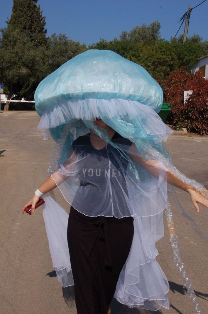 Jellyfish Costume DIY
 Jellyfish Costume DIY 7 Steps with