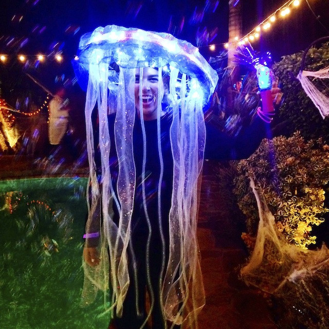 Jellyfish Costume DIY
 DIY Jellyfish Costume Glow in the Dark The Kattwalk