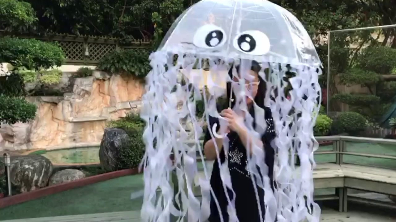Jellyfish Costume DIY
 DIY LED Jellyfish costume