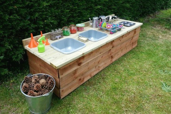 Kids Outdoor Kitchen
 Fun ideas for outdoor mud kitchens for kids