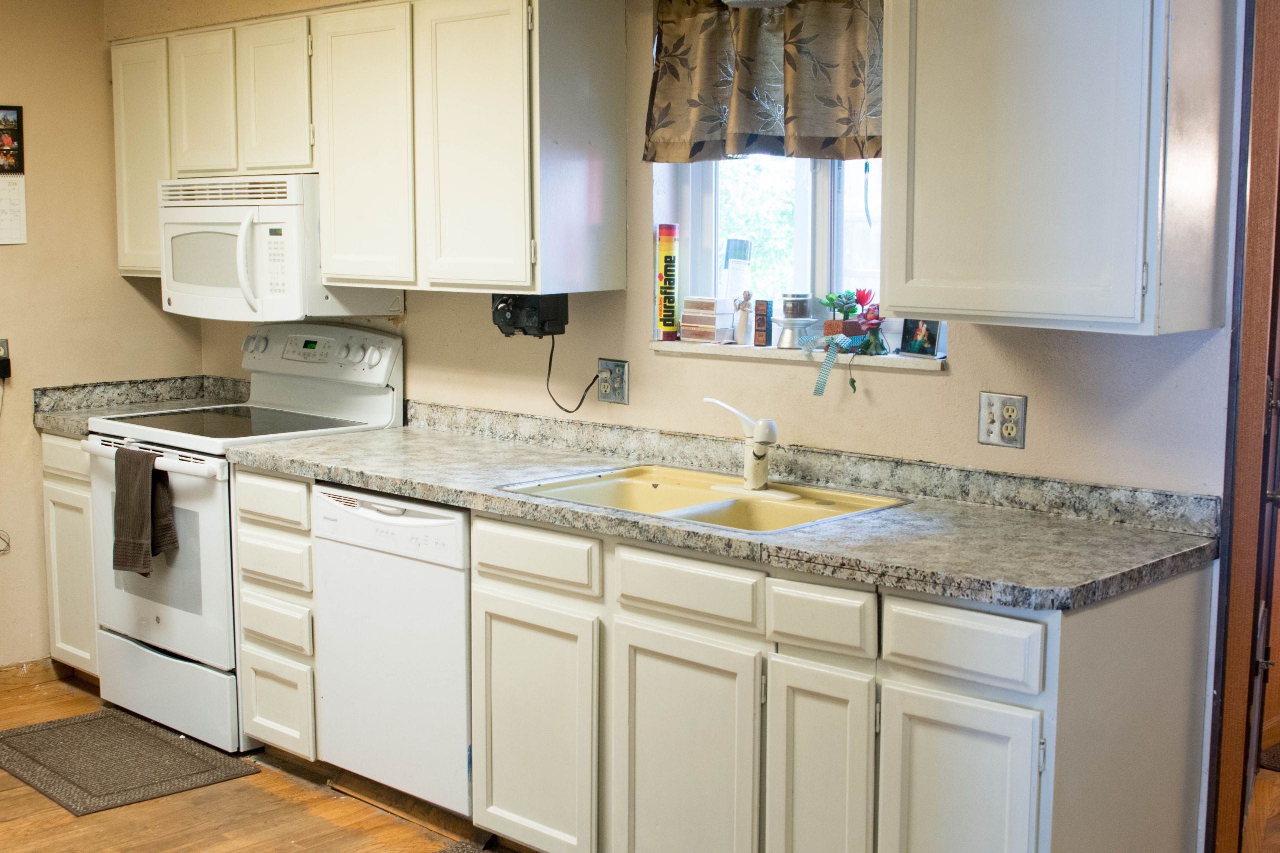 Kitchen Counters Diy
 DIY Countertop Makeover