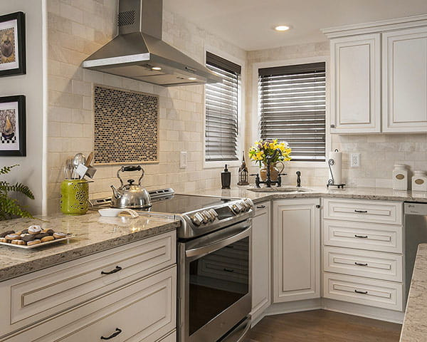 Kitchen Countertops And Cabinets
 What Countertop Color Looks Best with White Cabinets