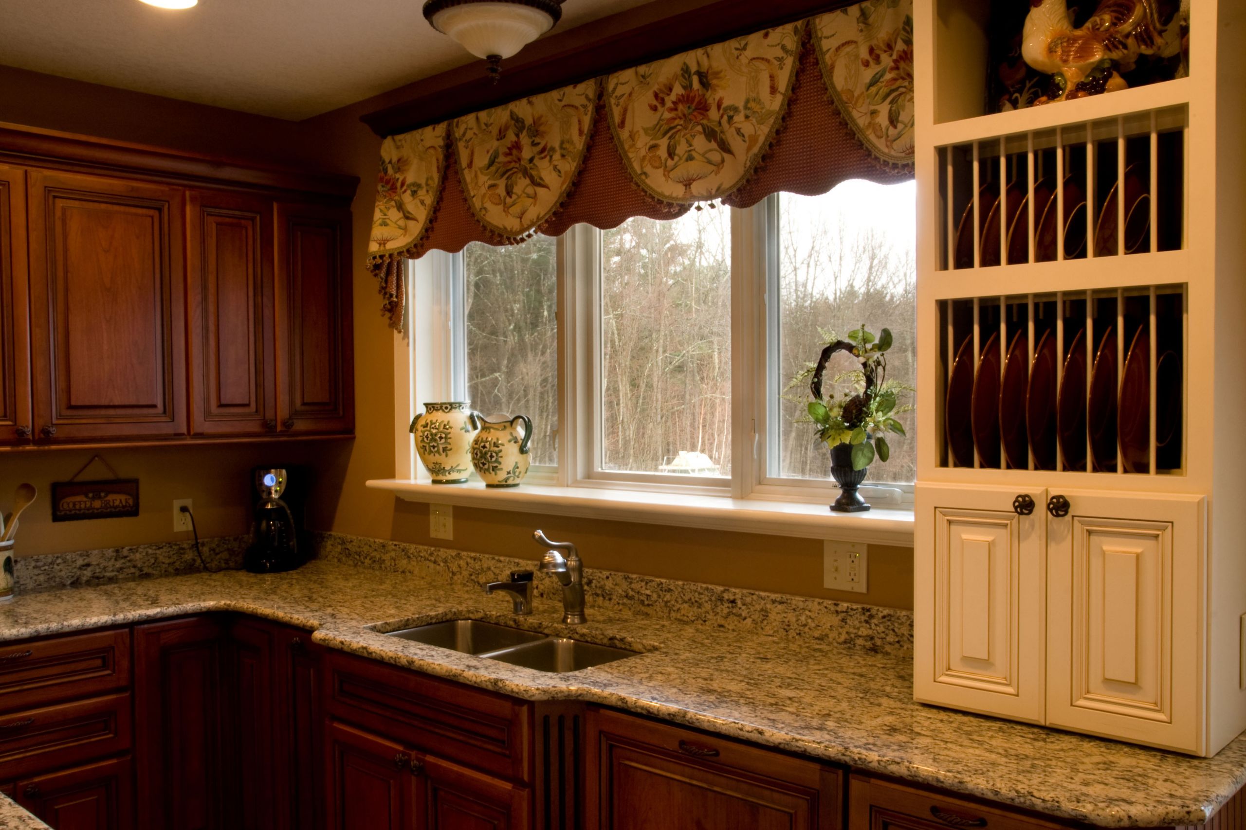 Kitchen Door Window Curtains
 Window Treatments for Small Windows in Kitchen – HomesFeed