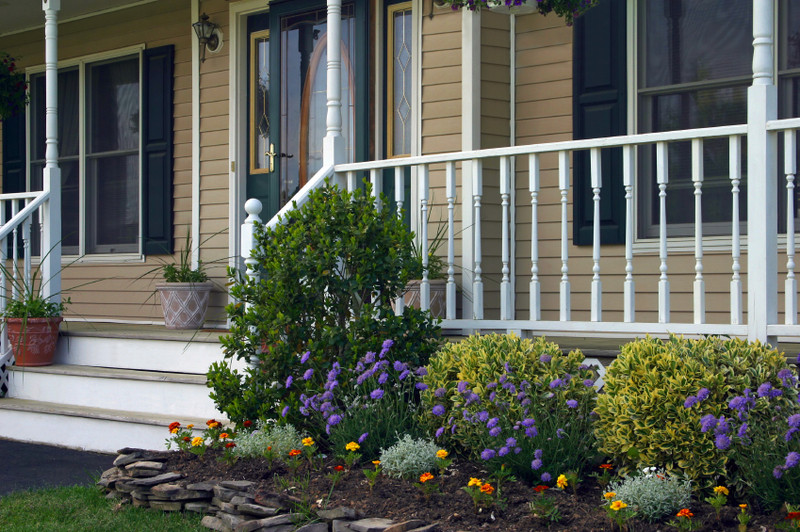 Landscape Around Front Porch
 31 Amazing Front Yard Landscaping Designs and Ideas