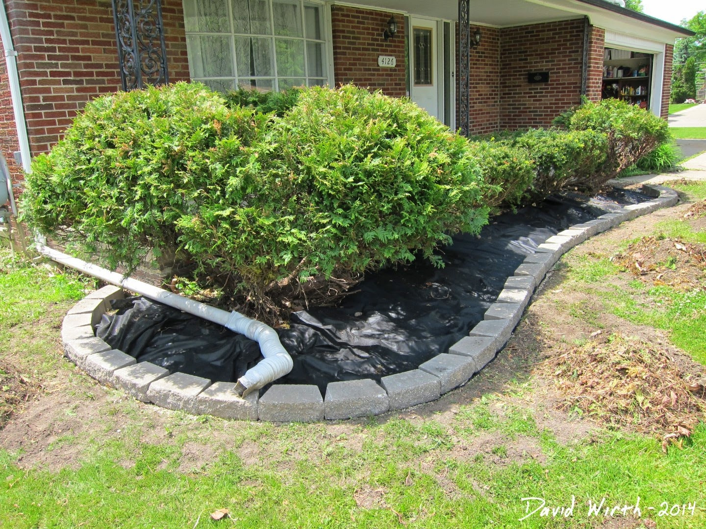 Landscape Edging Block
 Easy Landscape Block Wall and Mulch