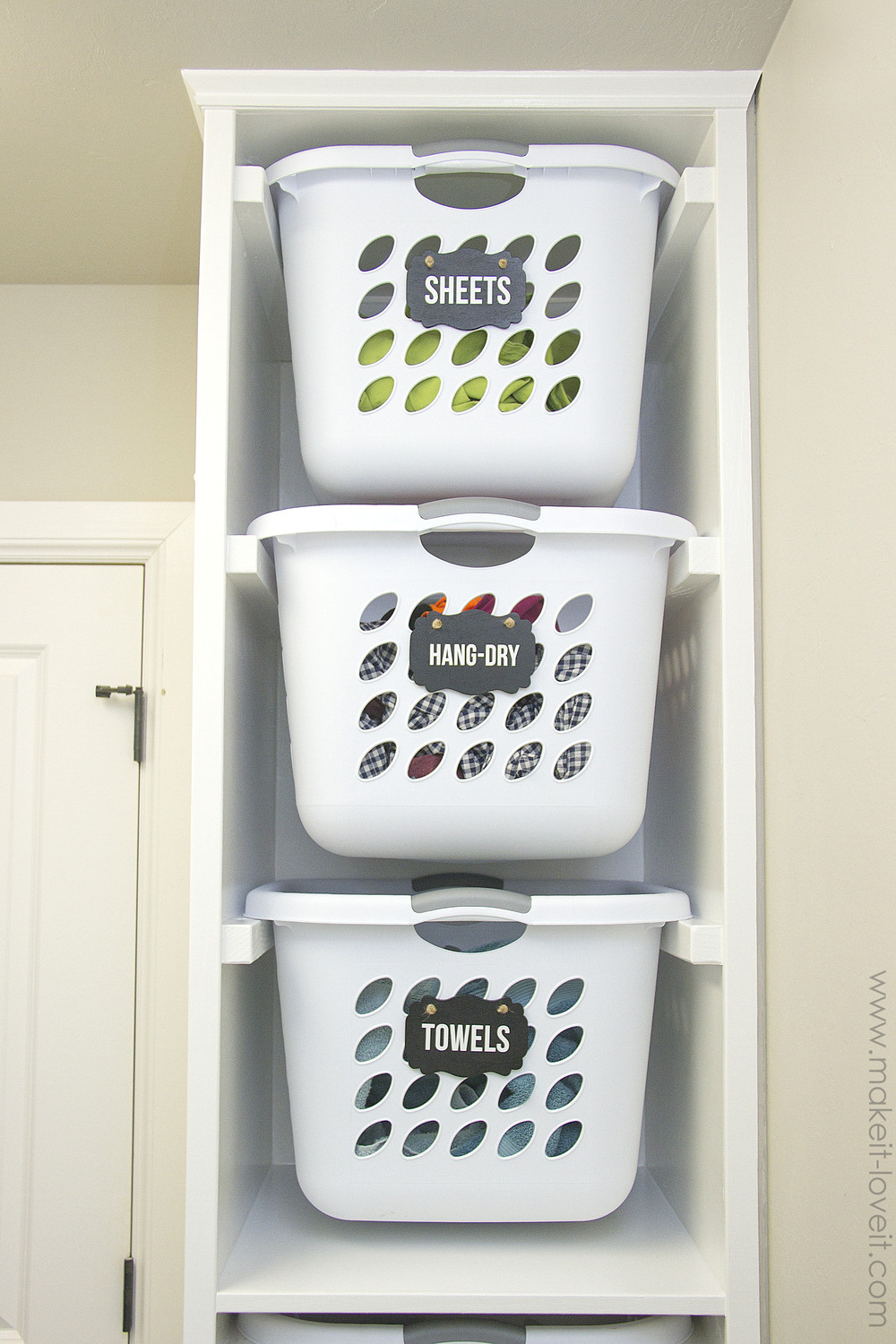 Laundry Basket Organizer DIY
 DIY Laundry Basket Organizer Built In