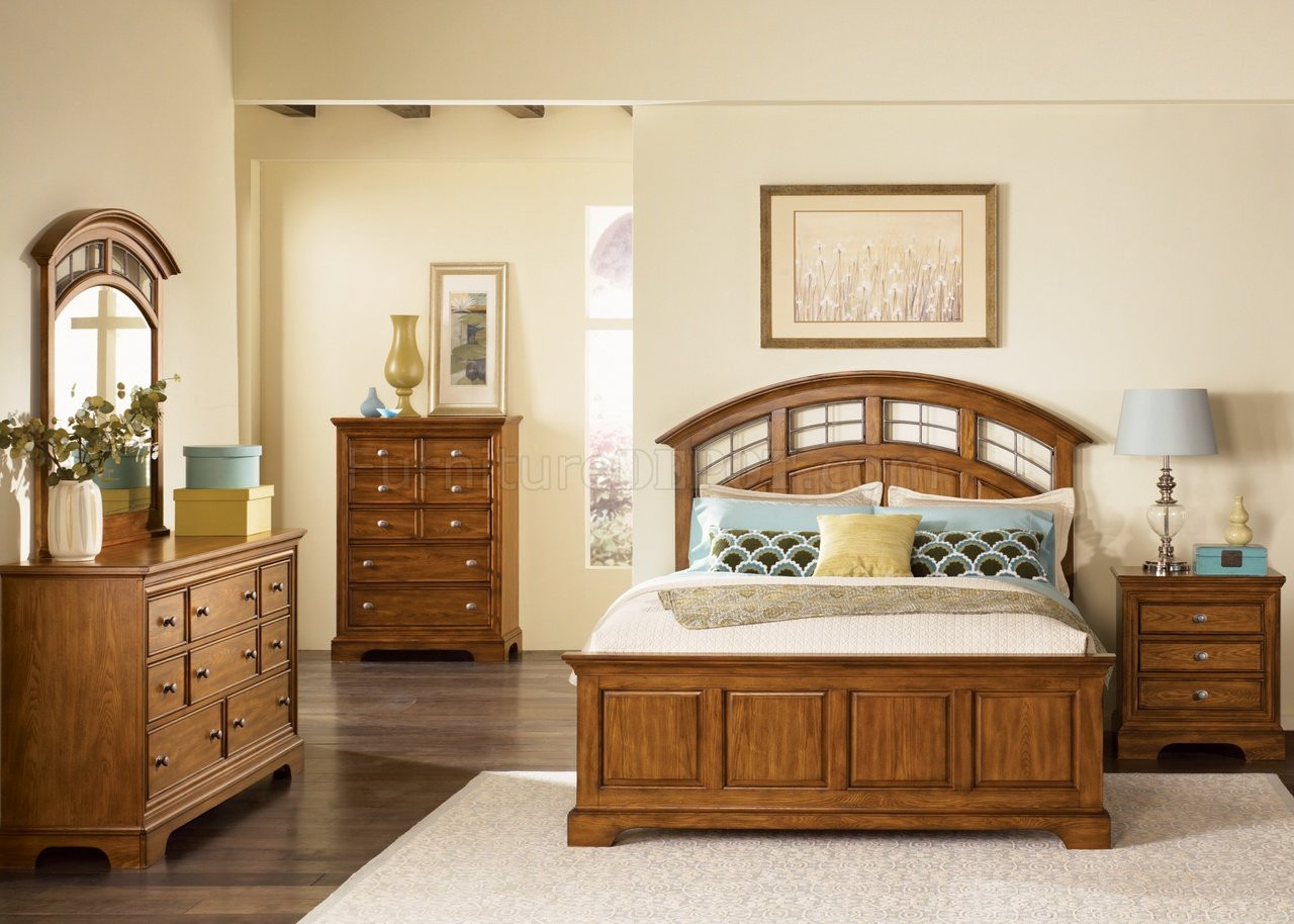 Light Colored Bedroom Sets
 Light Oak Finish Traditional Bed w Optional Case Goods