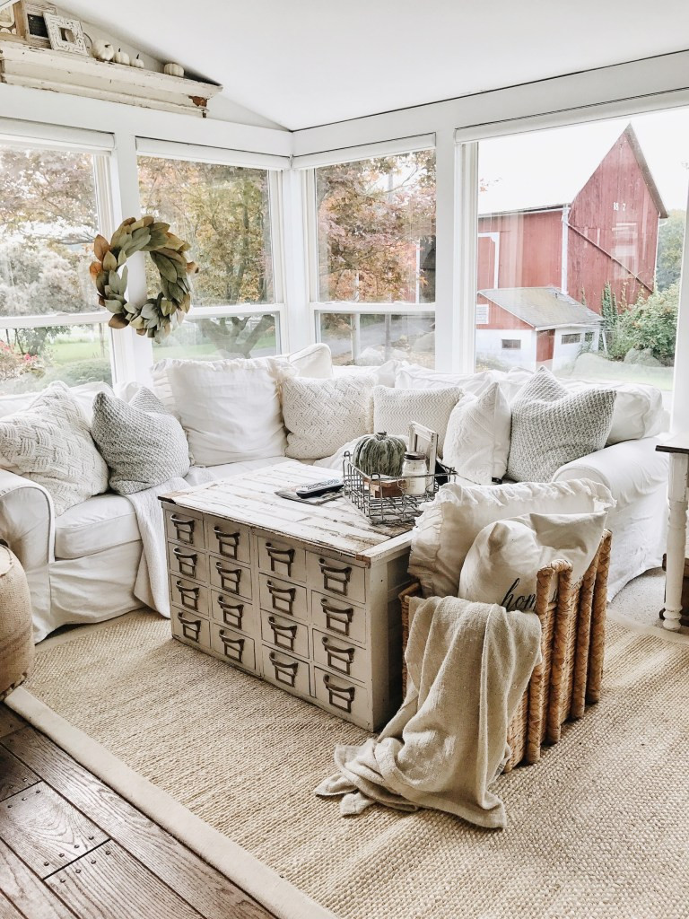 Living Room Farmhouse Decor
 10 Gorgeous Farmhouse Living Rooms – Hallstrom Home