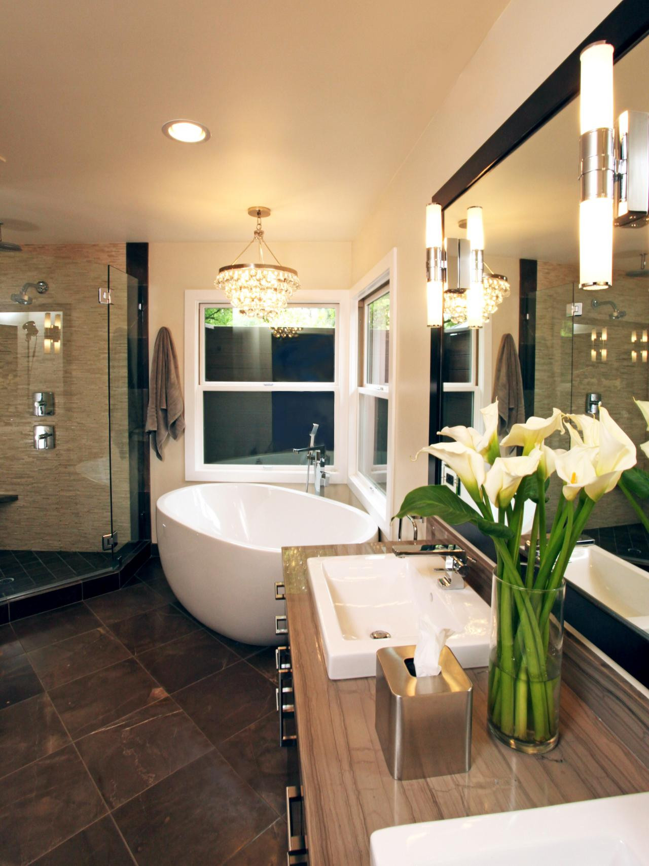 Luxury Bathroom Designs
 20 Luxurious Bathrooms with Elegant Chandelier Lighting