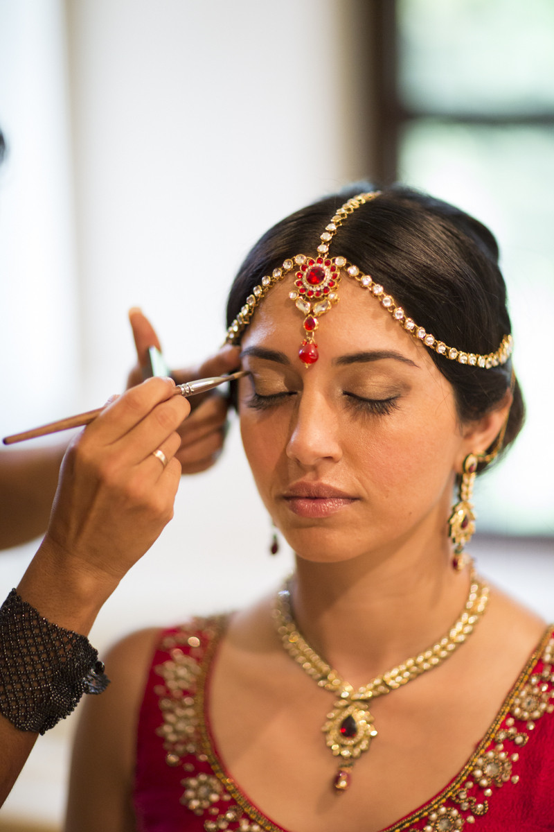 Makeup Artist Wedding
 8 Important things to keep in mind while hiring a wedding