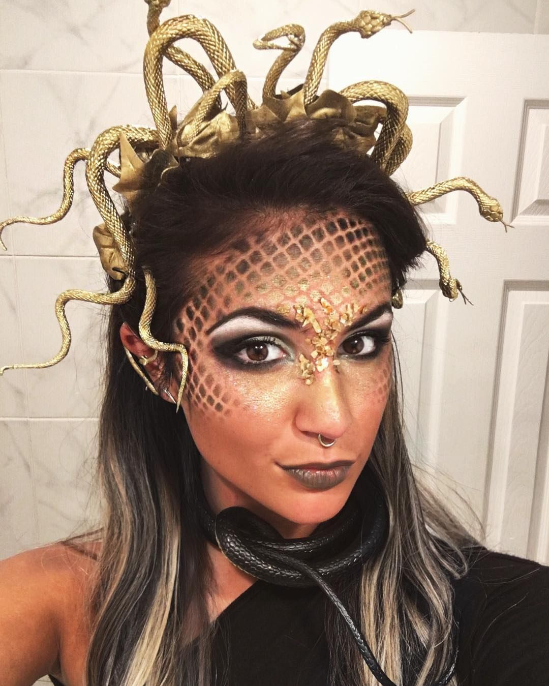 Medusa Hair DIY
 DIY Medusa Costume